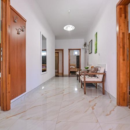 נובליה Apartments Smoky מראה חיצוני תמונה