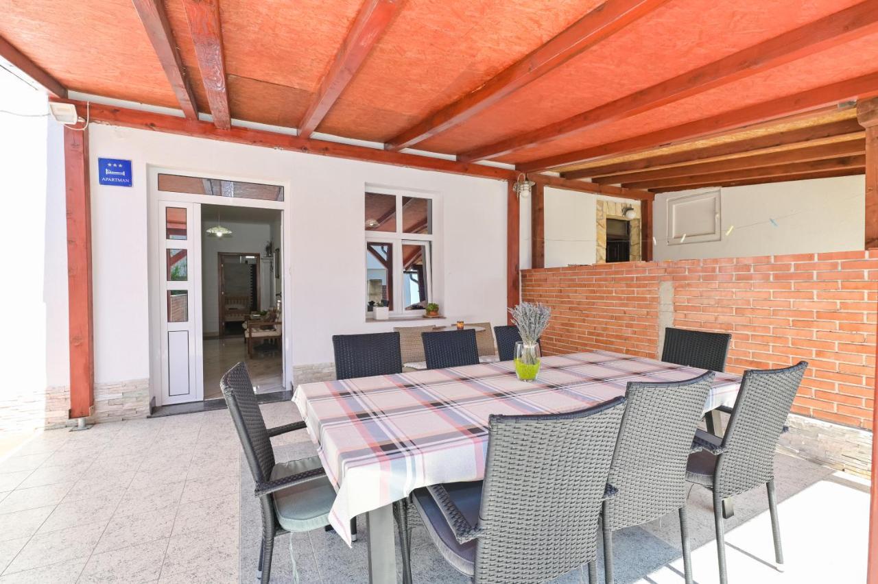 נובליה Apartments Smoky מראה חיצוני תמונה
