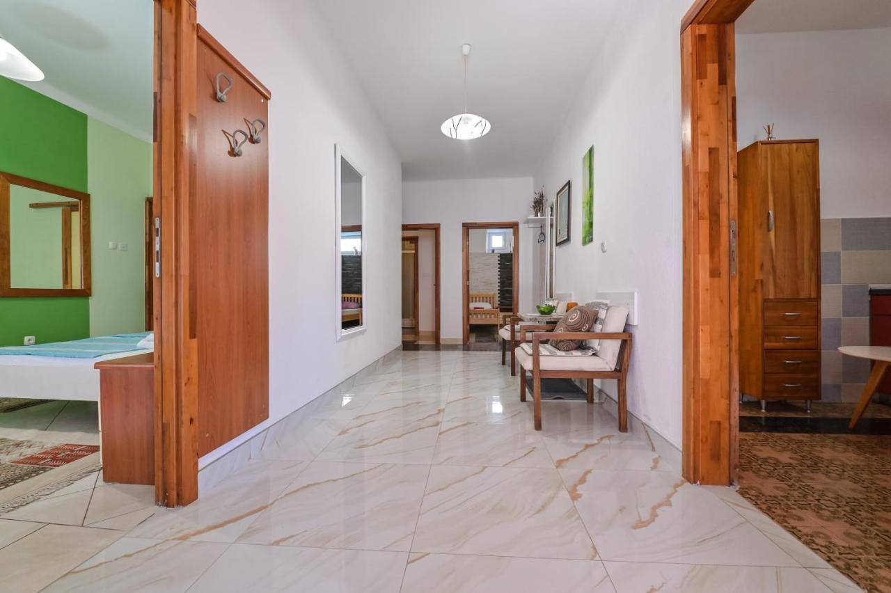 נובליה Apartments Smoky מראה חיצוני תמונה