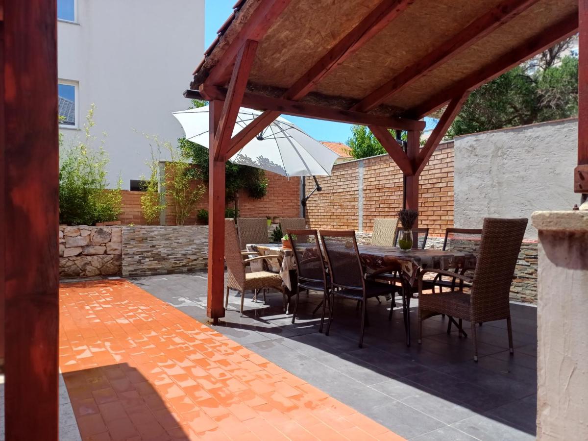 נובליה Apartments Smoky מראה חיצוני תמונה
